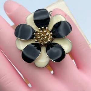 Beautiful Carol Dauplaise Black & Cream Enamel Flower Statement Cocktail Ring